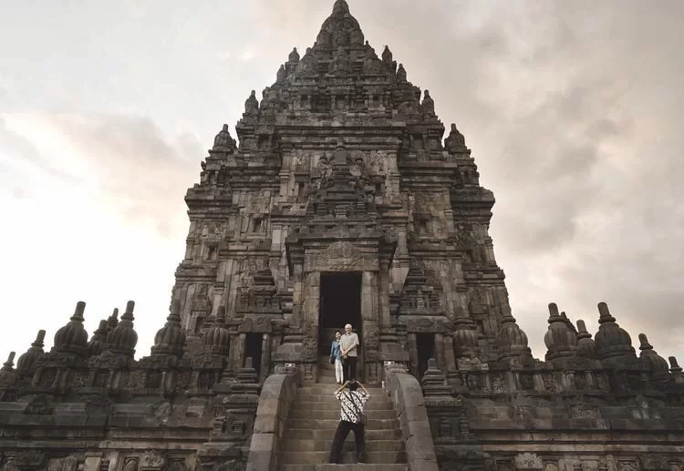 Ancient Java, Yogyakarta Travel Guide: Touching the Carvings of Time in a Suspended Time