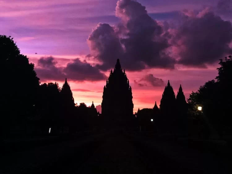 Ancient Java, Yogyakarta Travel Guide: Touching the Carvings of Time in a Suspended Time