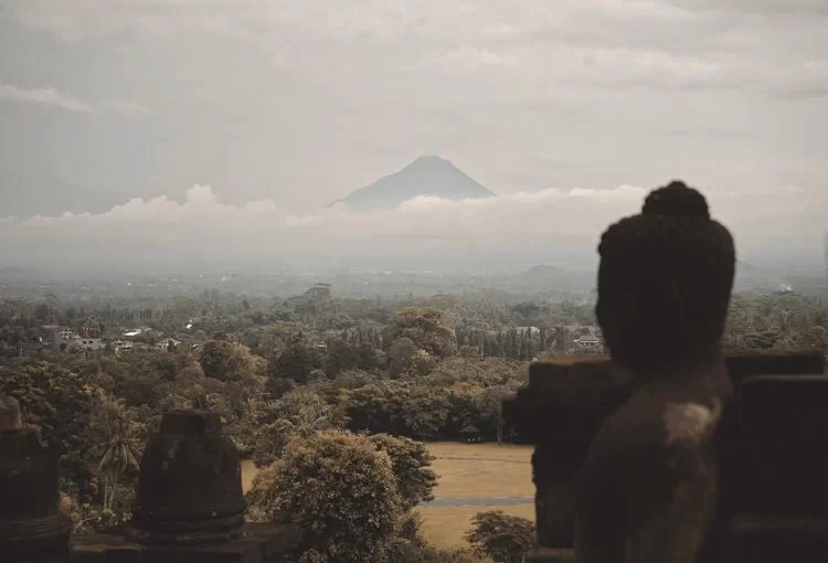 Ancient Java, Yogyakarta Travel Guide: Touching the Carvings of Time in a Suspended Time