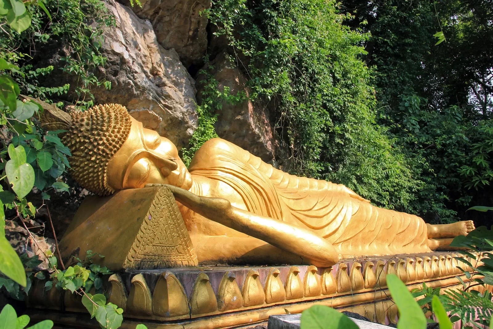 Finding a Shangri-La in the Slow Time! Laos Travel Guide