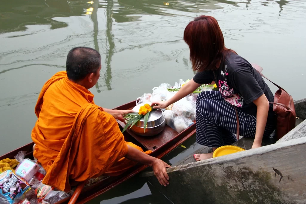 The Sparkling Pearl of Traditional Thai Culture: A Complete Guide to Experiencing Floating Markets around Bangkok