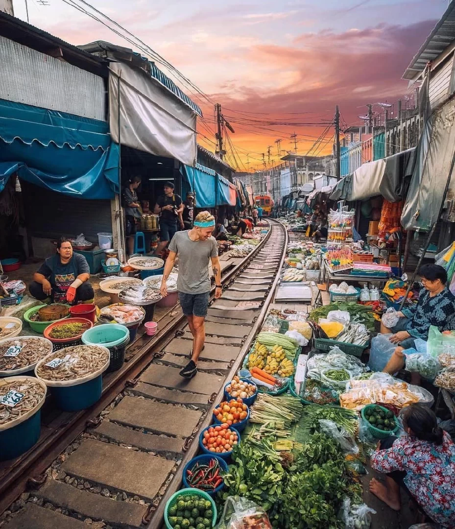 The Sparkling Pearl of Traditional Thai Culture: A Complete Guide to Experiencing Floating Markets around Bangkok