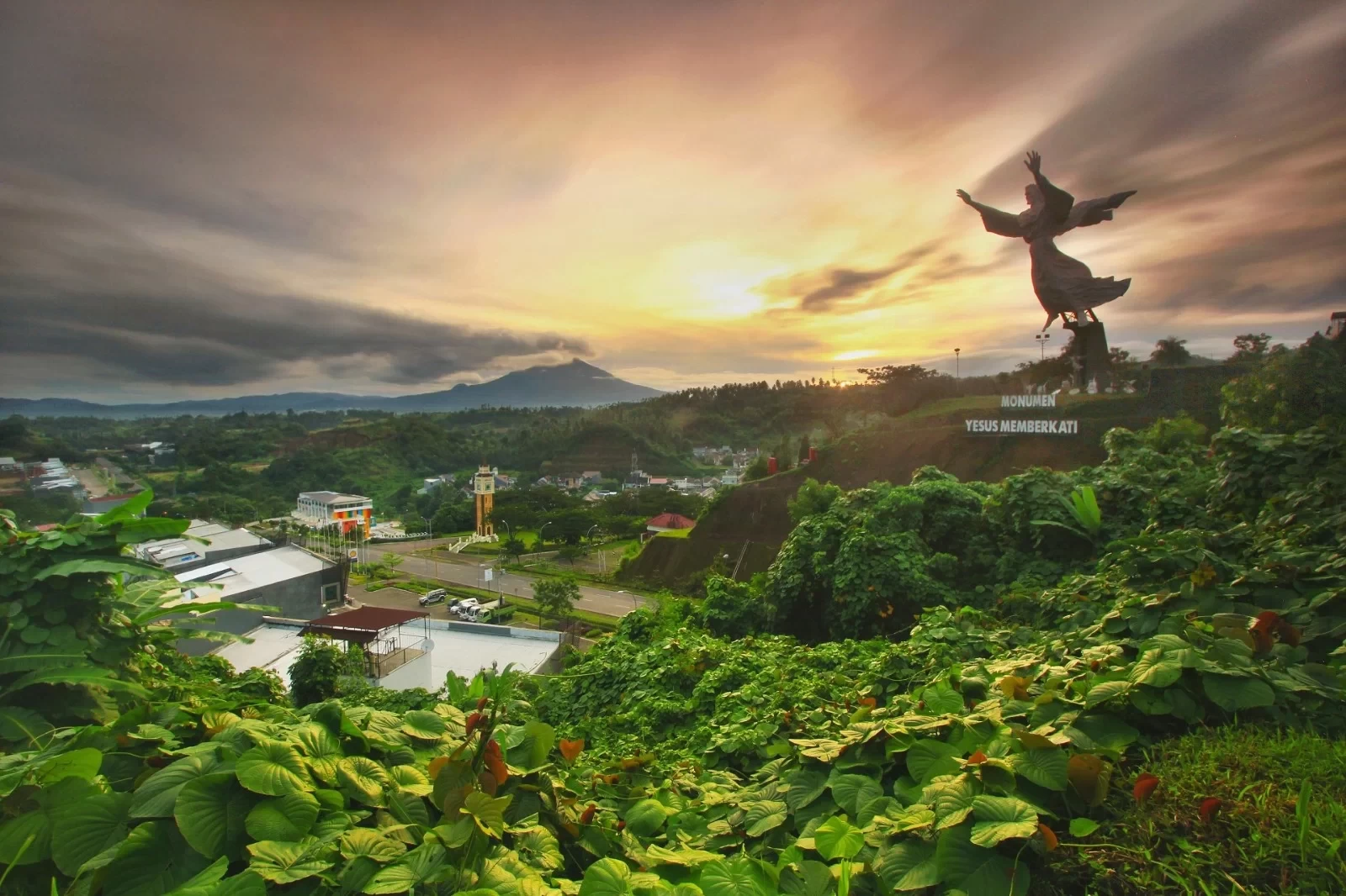 Manado, Indonesia: A World-Class Dive Destination, Featured in "The Ex-File 3", Budget-Friendly for a Monthly Salary of 4K