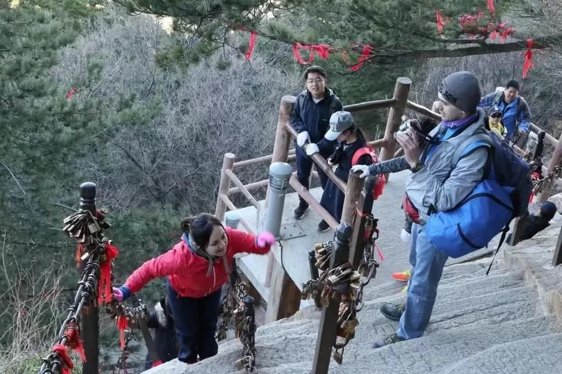 Mount Hua Climbing Guide + Photographed Routes 