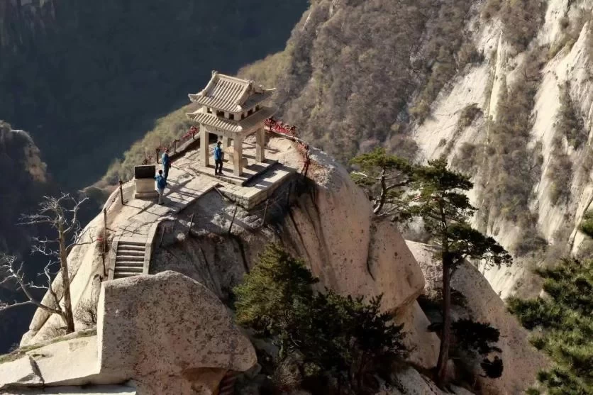 Mount Hua Climbing Guide + Photographed Routes 