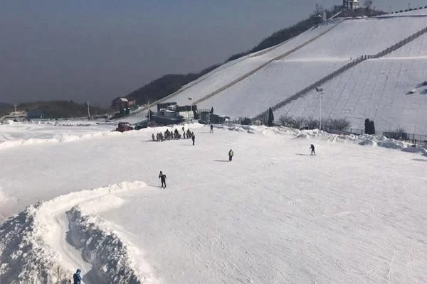 Where to Go Skiing Around Nanjing: These Ski Resorts Are Cheap and Fun