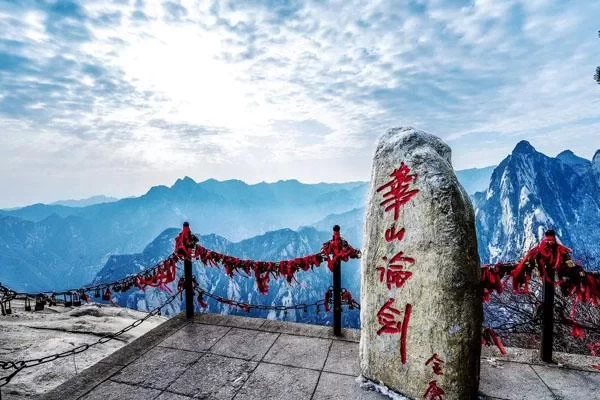 The Best Hiking Routes to Mount Hua 