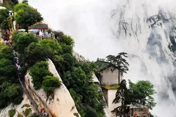 The Best Hiking Routes to Mount Hua 