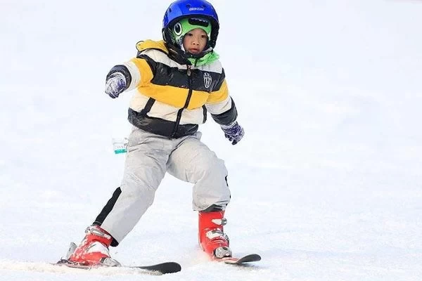 What Ski Gear Do Kids Need and How to Avoid Injuries