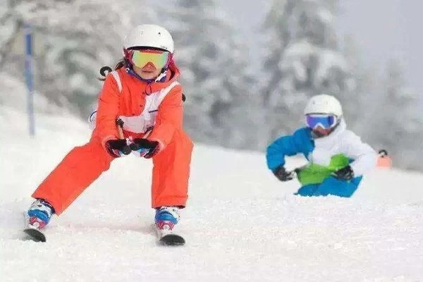 What Ski Gear Do Kids Need and How to Avoid Injuries 