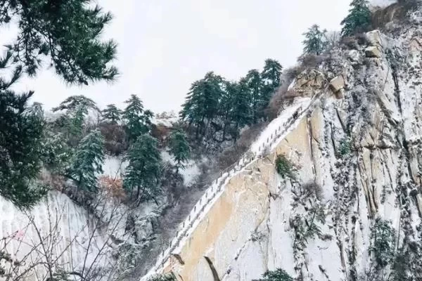 Hua Shan Winter Snow Viewing and Skiing Travel Guide