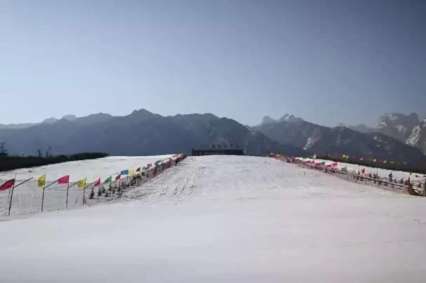 Hua Shan Winter Snow Viewing and Skiing Travel Guide 