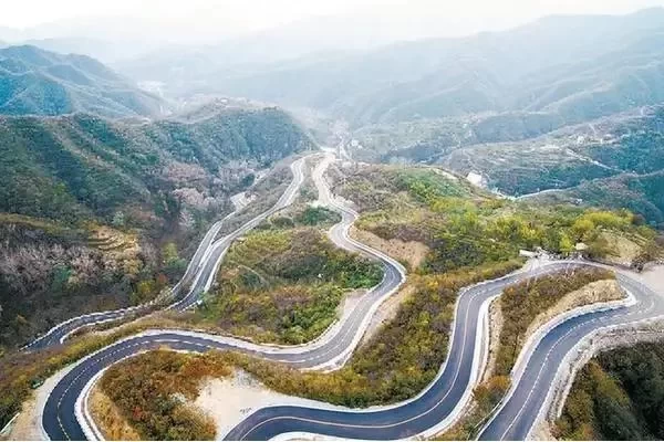 Places with mountains and water for self-driving in Beijing