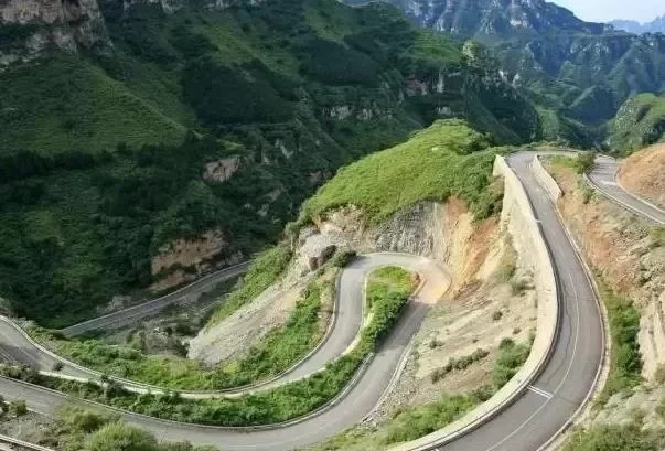 Places with mountains and water for self-driving in Beijing 