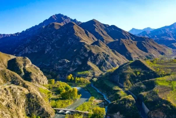 Places with mountains and water for self-driving in Beijing 