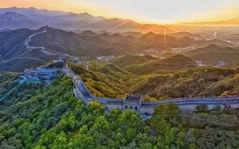 Which is better: Badaling Great Wall or Mutianyu Great Wall? Both are unique and worth visiting.