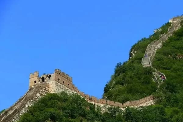 Which is better: Badaling Great Wall or Mutianyu Great Wall? Both are unique and worth visiting. 