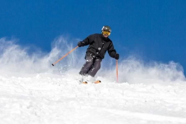 Which is better, Wulong Ski Resort or Caicai Ski Resort?