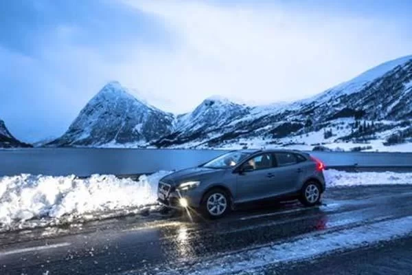 Winter Driving Precautions and What to Bring