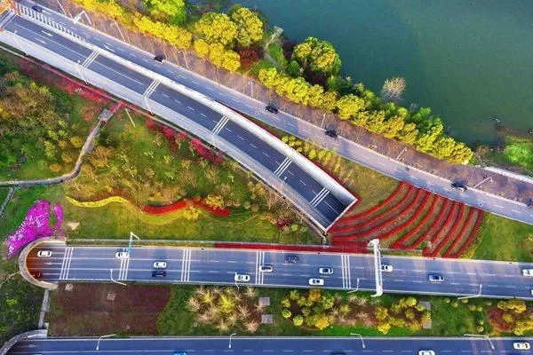 Where is the Entrance to the Second Phase of Donghu Greenway? 