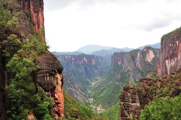 Lijiang Laojun Mountain Hiking Routes and Guide 