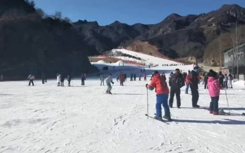 Huabei International Ski Resort Opening Hours and Coach Prices