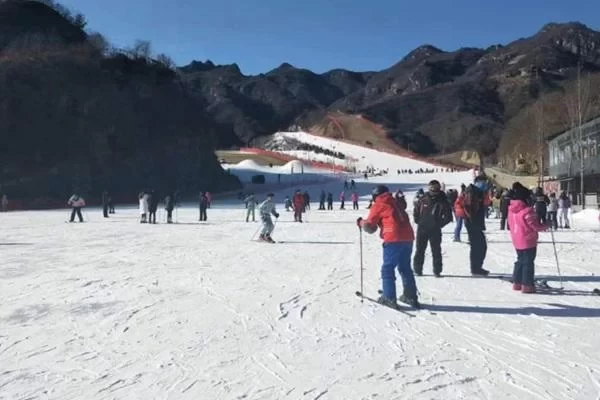 Huabei International Ski Resort Opening Hours and Coach Prices