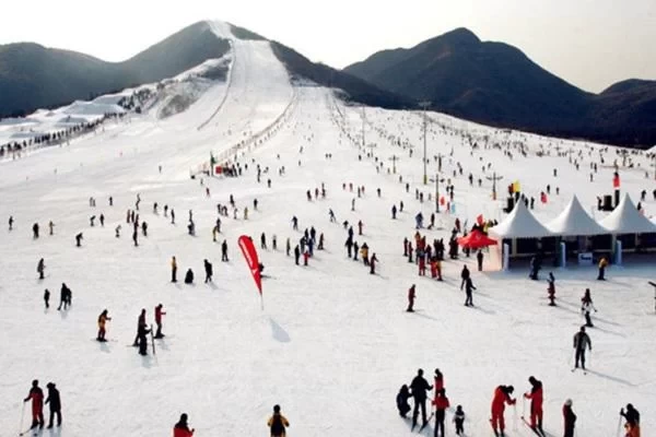 Huabei International Ski Resort Opening Hours and Coach Prices 