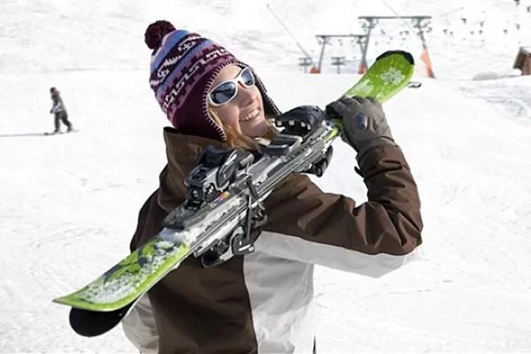 How much does it generally cost to learn skiing? It’s said that you can learn the basics in hours for free