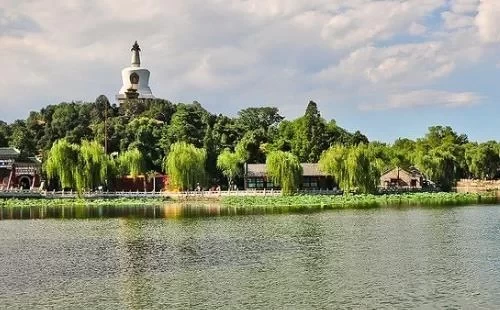 Beijing Beihai Park Flower Viewing Guide