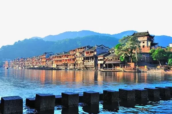 Travel Guide to Fenghuang Ancient City