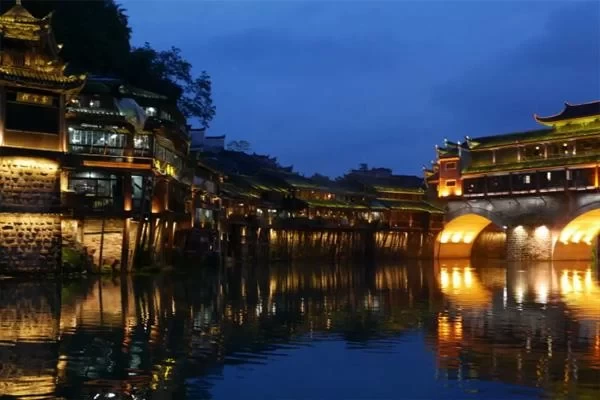 Travel Guide to Fenghuang Ancient City 