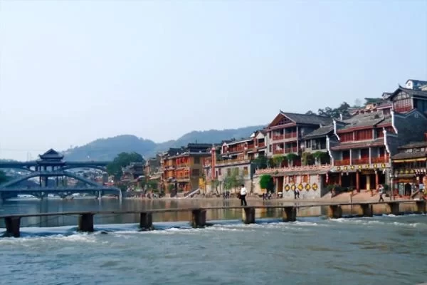 Travel Guide to Fenghuang Ancient City 