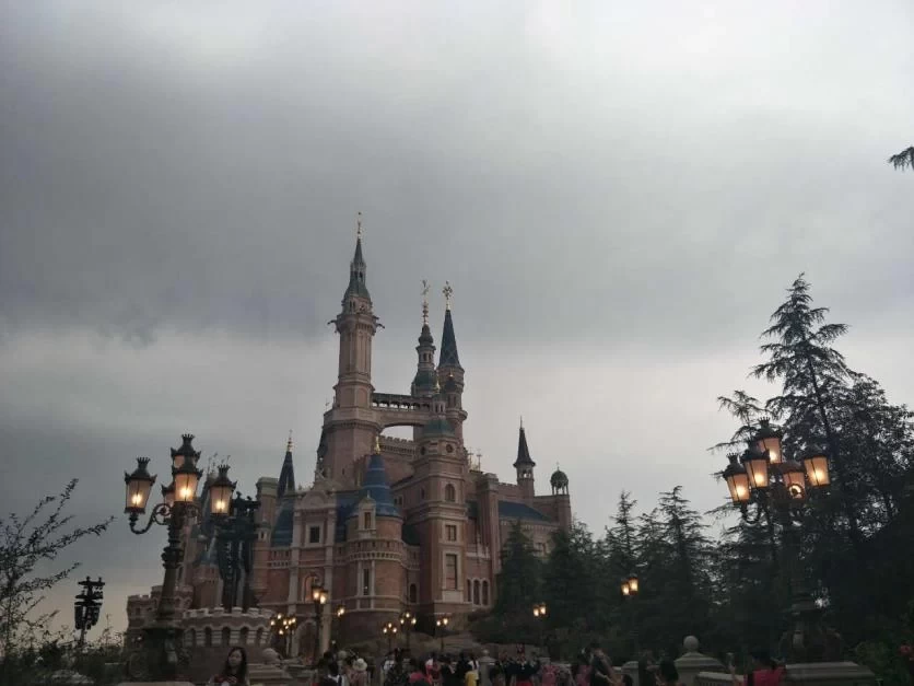 How much does a student ticket cost at Shanghai Disneyland?