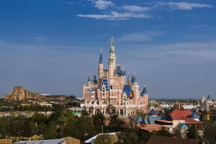 What are the best rides in Shanghai Disneyland