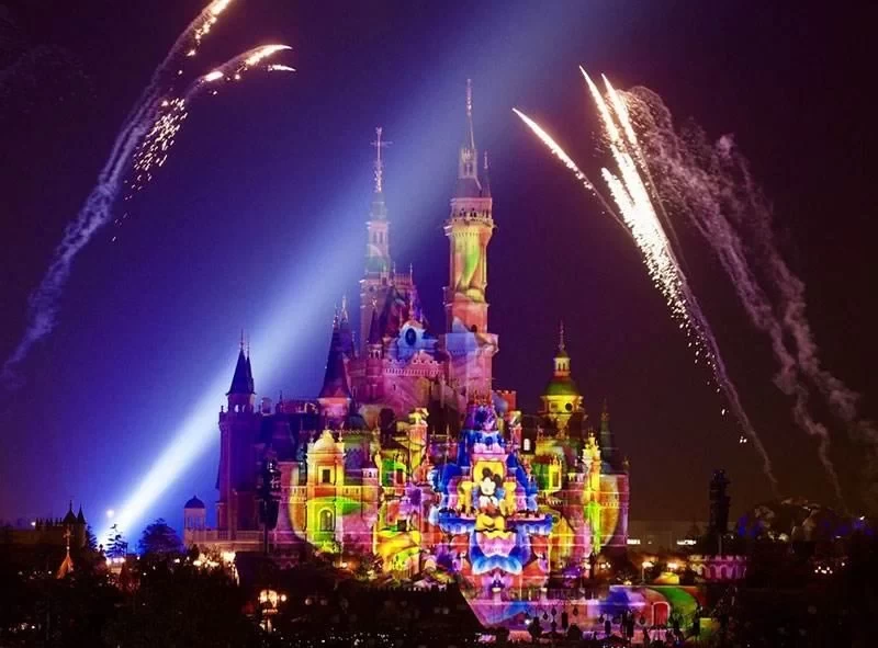 What are the best rides in Shanghai Disneyland 