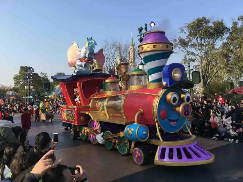 What are the best rides in Shanghai Disneyland 