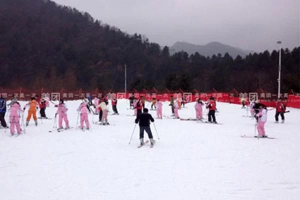 How is Wulaofeng International Ski Resort? How much does Wulaofeng International Ski Resort cost?