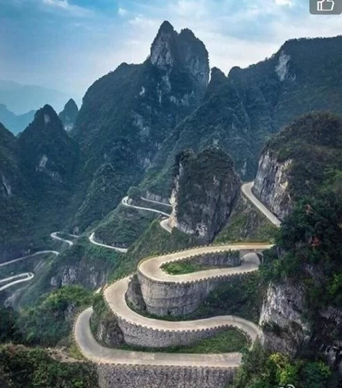 Should I visit Tianmen Mountain or Wulingyuan first on a self-driving trip from Chongqing to Zhangjiajie? 