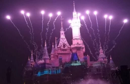 How much is the Shanghai Disneyland ticket price? What's fun at Shanghai Disneyland 