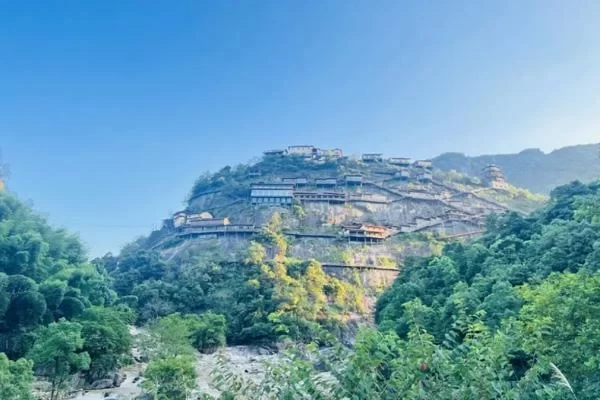 What are the Attractions in Shangrao Wangxian Valley Scenic Area? 