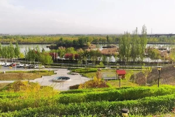 Where are the popular check-in spots in Yining? Good places to visit 