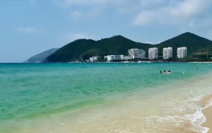 What are the best places to visit in Sanya? What are the interesting places and features of Sanya? Where can I find a short-term rental in Sanya if I want to travel to Sanya?