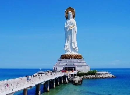 What are the best places to visit in Sanya? What are the interesting places and features of Sanya? Where can I find a short-term rental in Sanya if I want to travel to Sanya? 