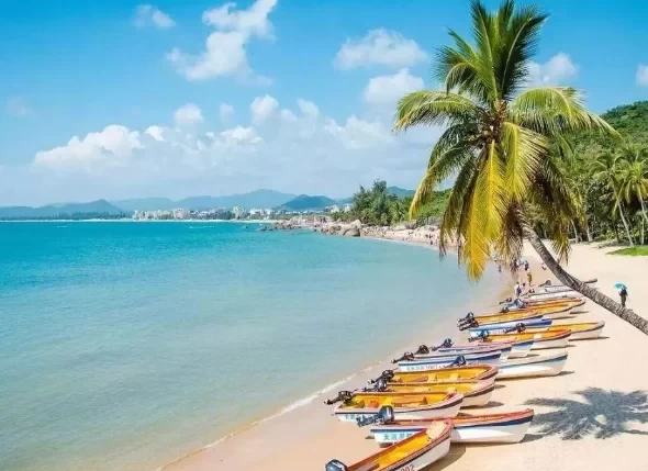 Is Sanya suitable for a May Day trip? Are there many people in Sanya during May Day? 