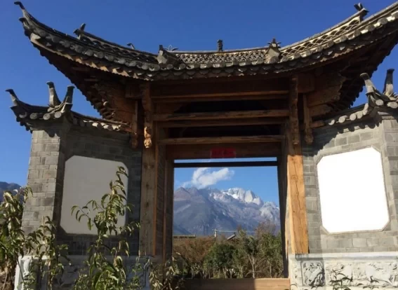 What are the fun attractions in Lijiang? What are the local cuisines in Lijiang?