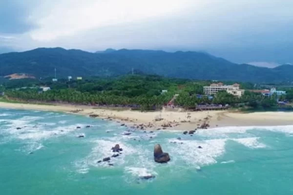 Wanning Riyue Bay Travel Guide 