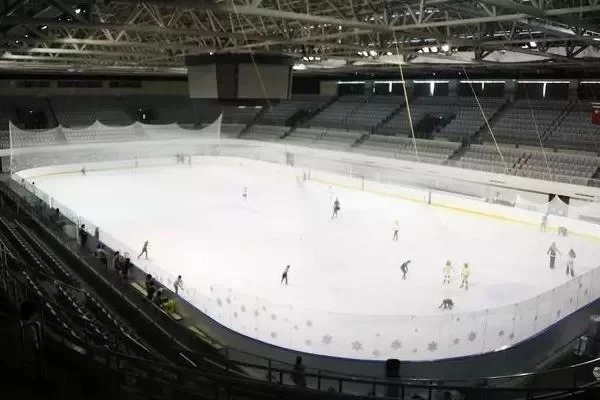 What are the fixed ice rinks in Shanghai and which one is better