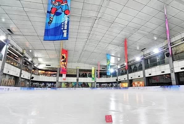 What are the fixed ice rinks in Shanghai and which one is better 