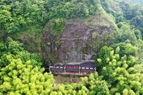 Scenic Spots Suitable for Hiking in Dongyang